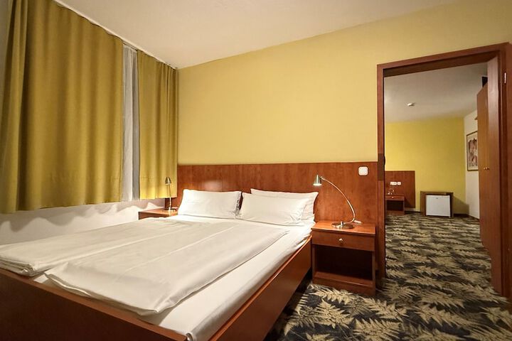 Room 13 of 22