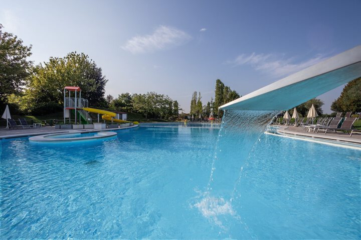 Pool 45 of 121