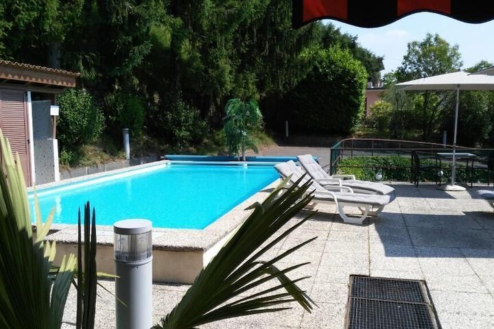 Pool 10 of 37