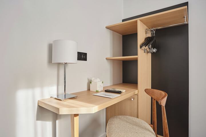 Room 9 of 28