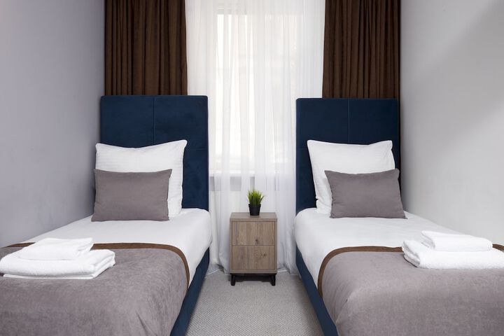 Room 4 of 20
