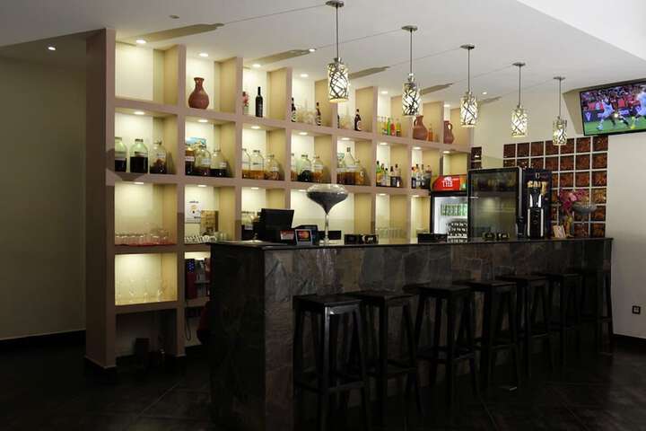 Lounge 77 of 90