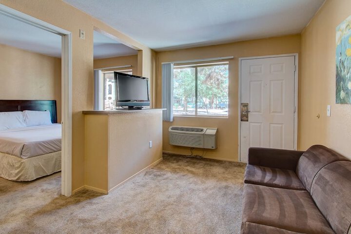 Room 3 of 10