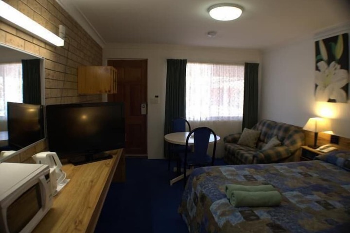 Room 17 of 38