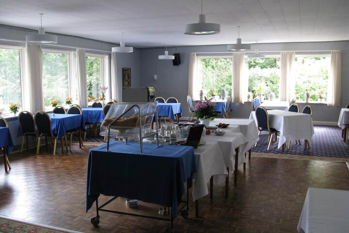 Dining 22 of 45