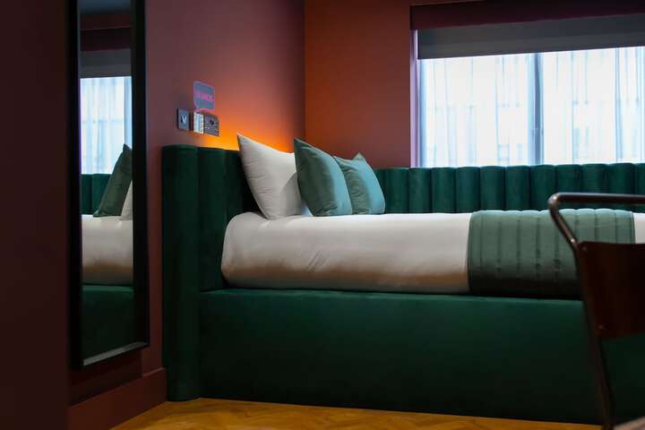 Room 10 of 36