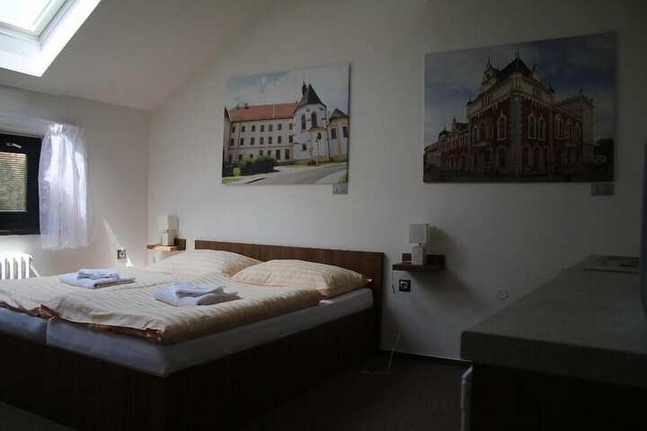 Room 10 of 35
