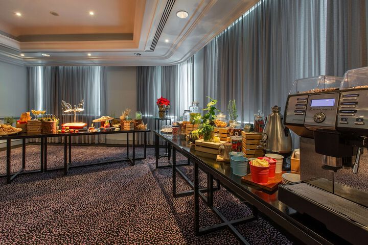 Ballroom/Hall 155 of 198