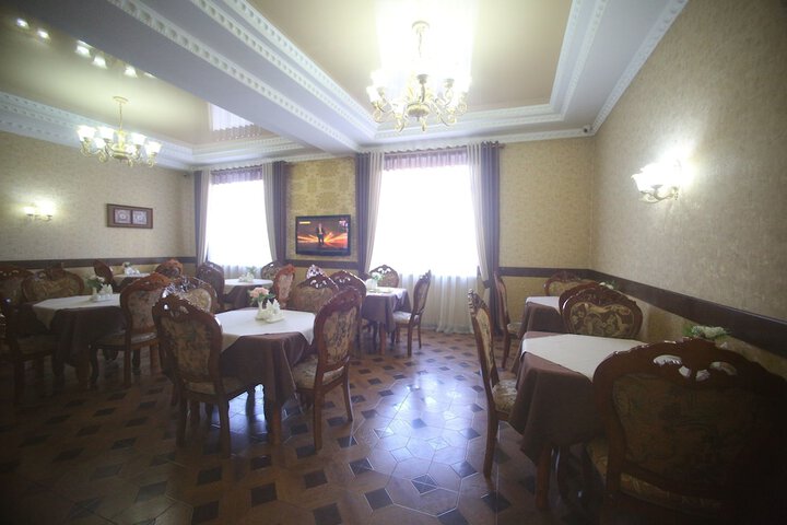 Dining 33 of 47