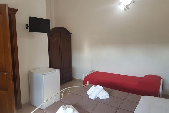 Room 8 of 25