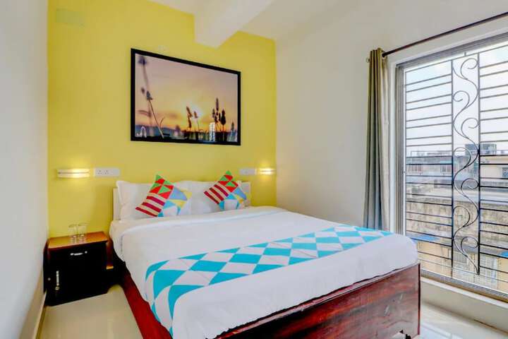Goroomgo Luxurious Stay Kolkata