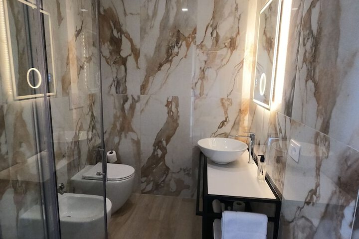 Room 11 of 22