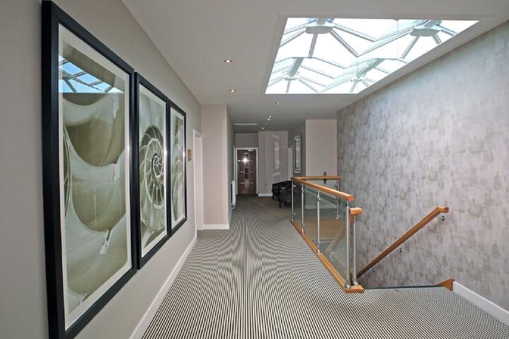 Ballroom/Hall 27 of 38