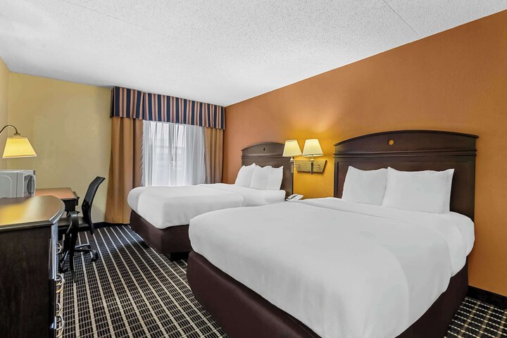 2 Double Beds (6 of 7)