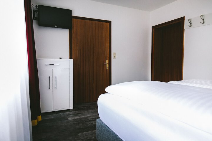 Room 20 of 99