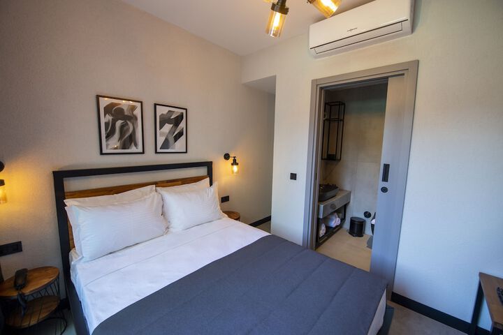 Room 25 of 201