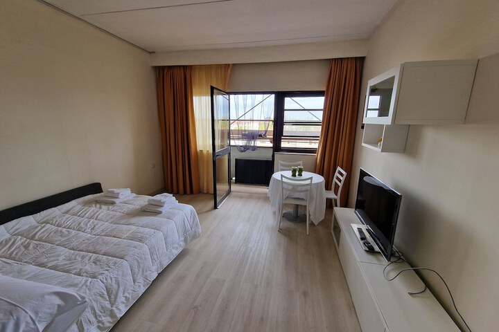 Room 15 of 40