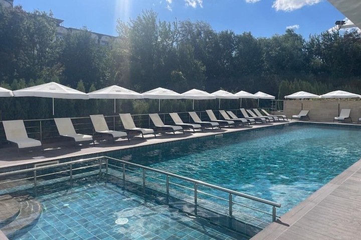 Pool 18 of 28