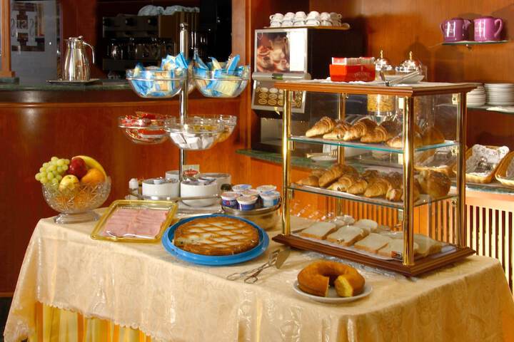 Breakfast/Coffee Service 32 of 42