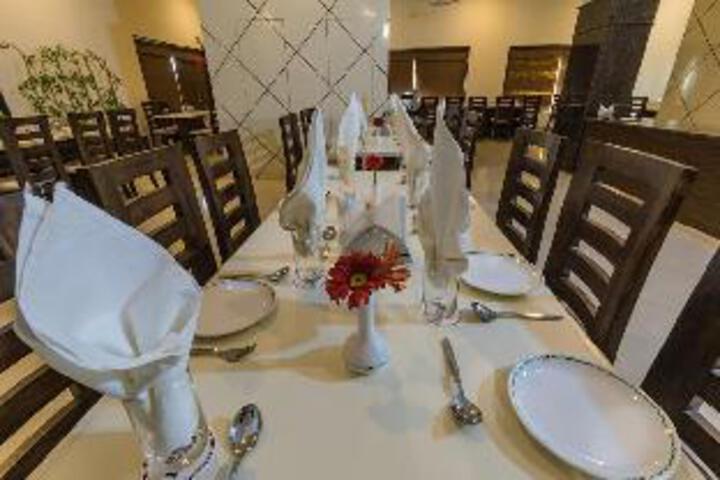 Dining 6 of 20
