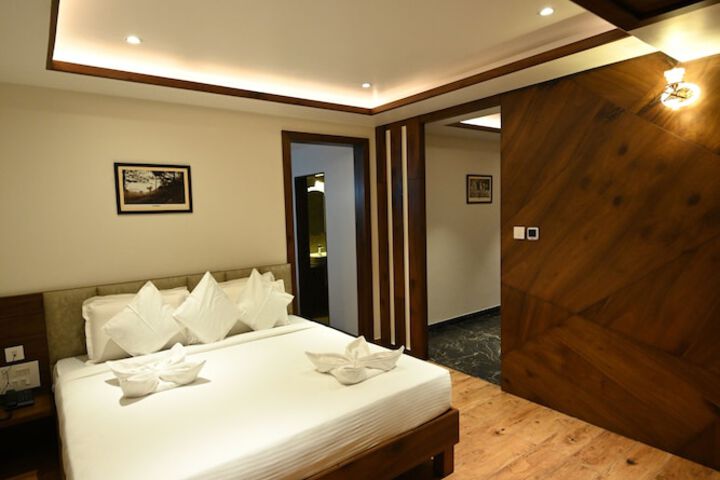 Room 9 of 27