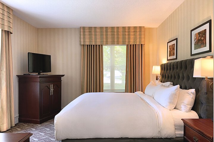 1 King Bed Executive (3 of 4)