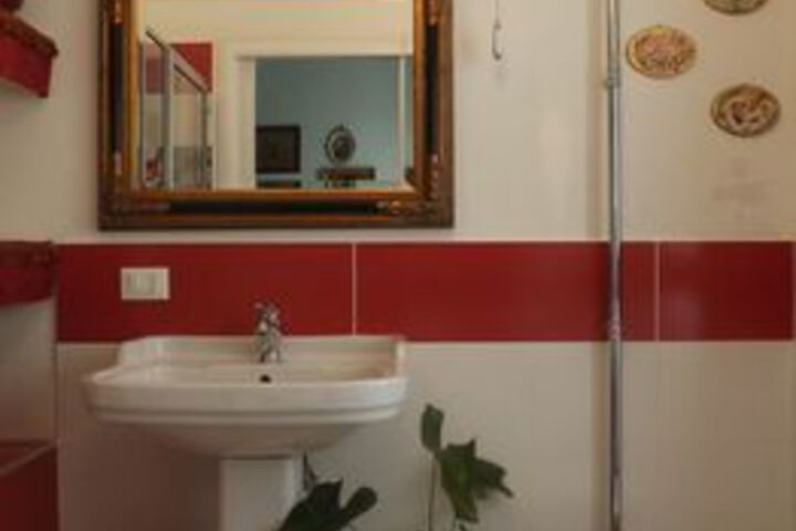Room 2 of 69