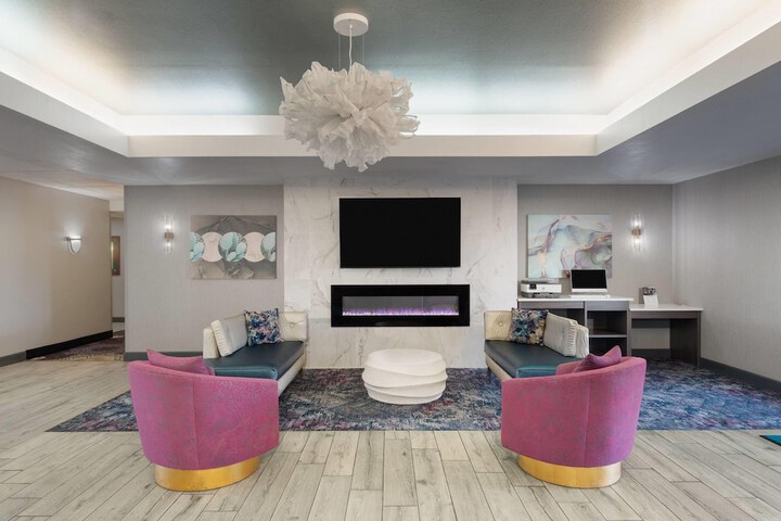 Entrance & Lobby
