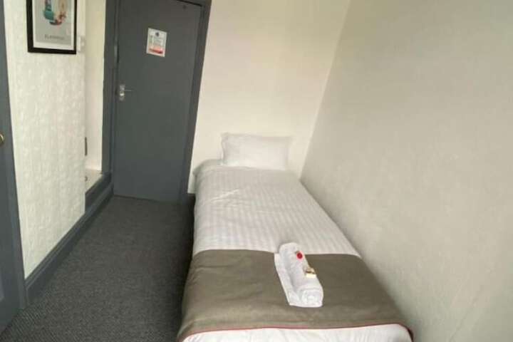 Room 8 of 35