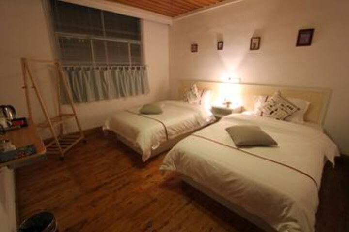 Room 13 of 16