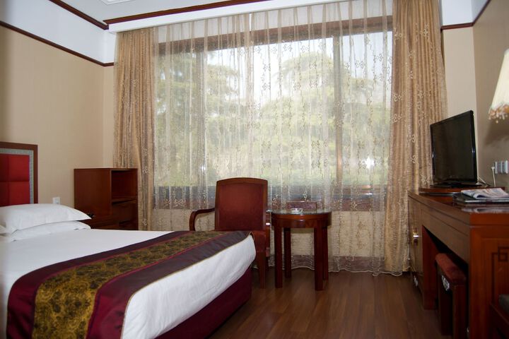 Room 8 of 30