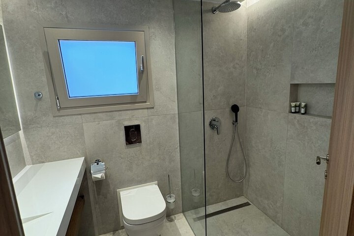 Room 25 of 62
