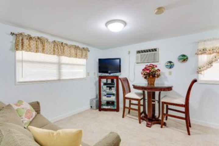 Room 6 of 27