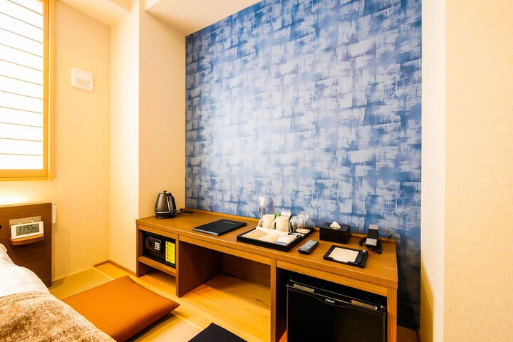 Room 3 of 25