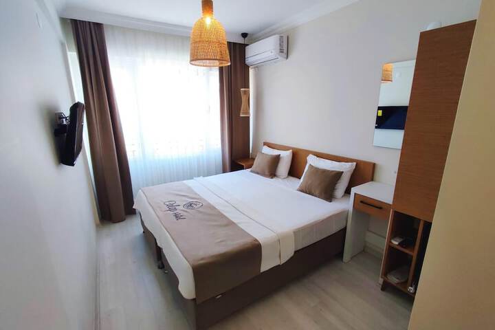 Room 2 of 58