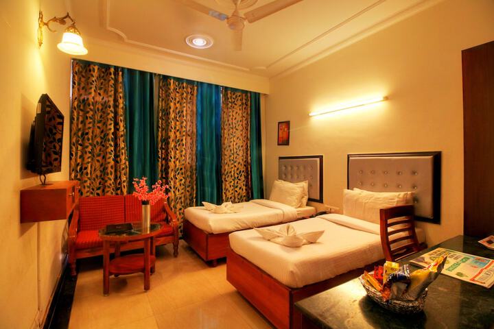 Room 2 of 12