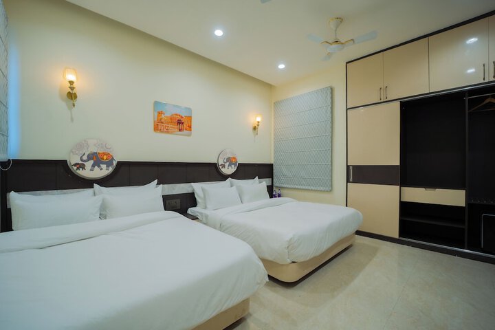 Room 9 of 16