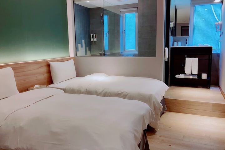 Room 33 of 78