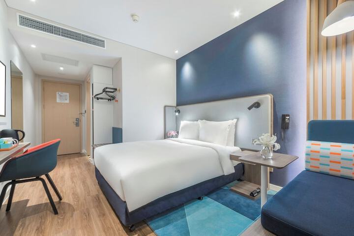 Room 13 of 41