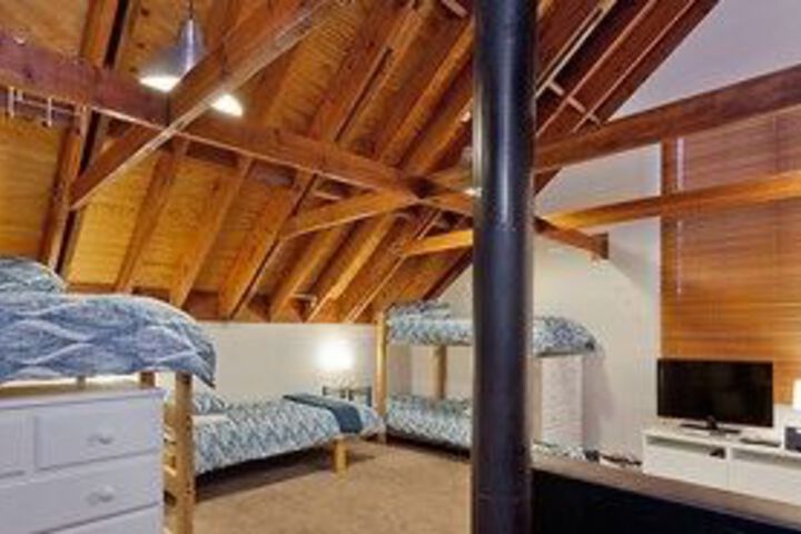 Room 3 of 6