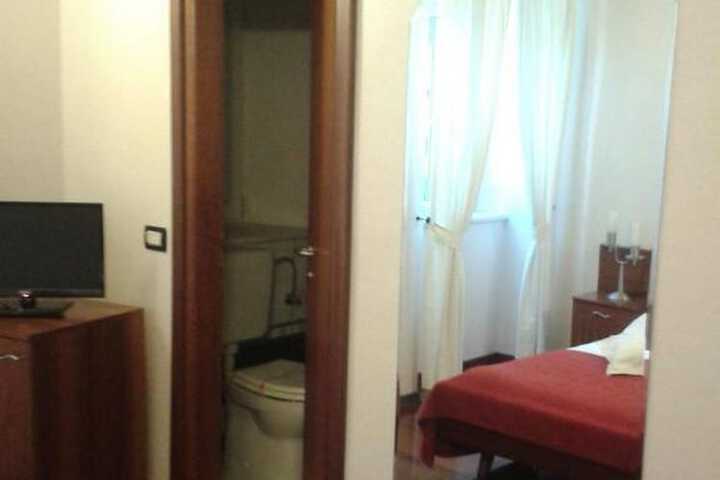 Room 33 of 95