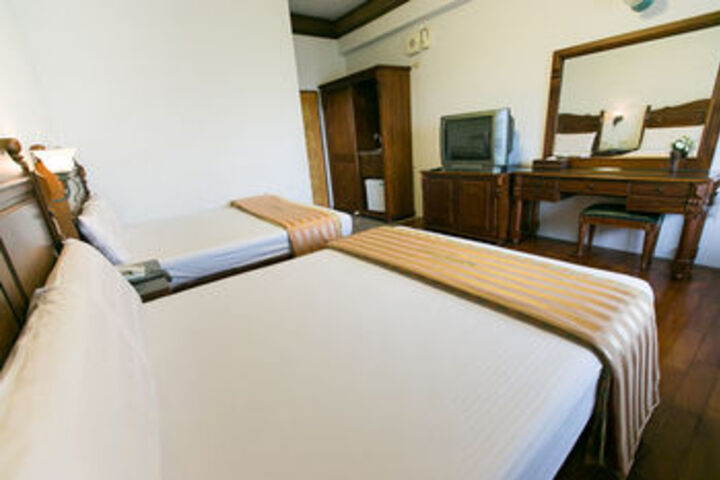 Room 12 of 26