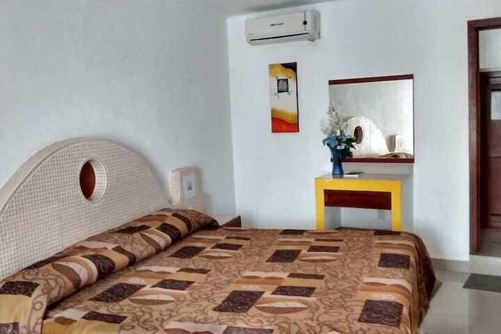Room 10 of 32