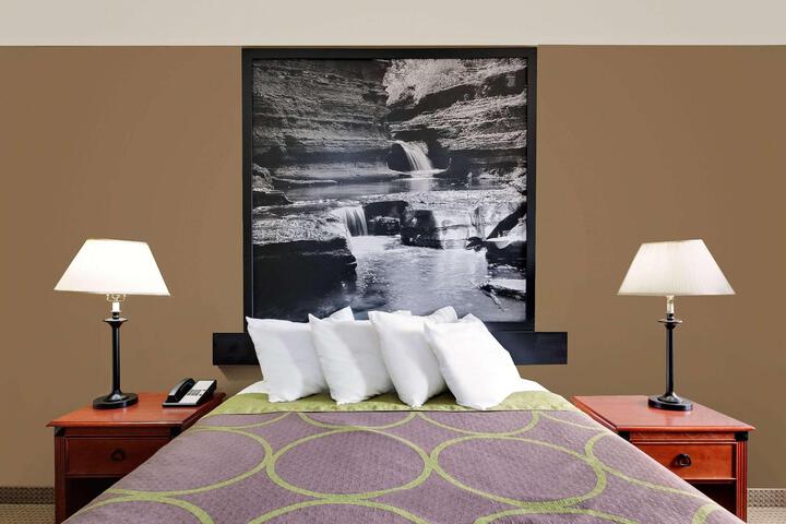 1 Queen Bed (28 of 29)