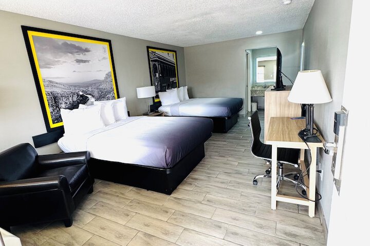 Room 8 of 12