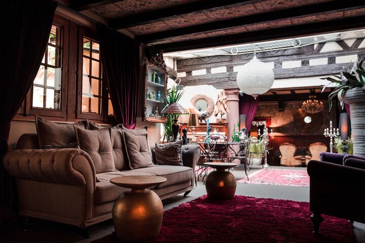 Lounge 40 of 54
