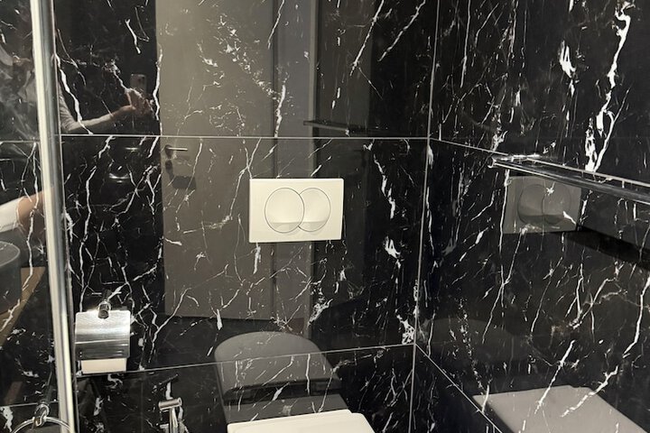 Room 152 of 207