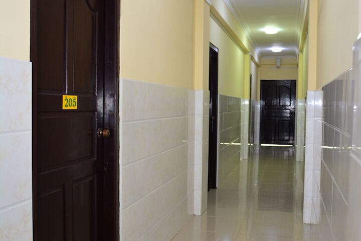 Ballroom/Hall 28 of 32