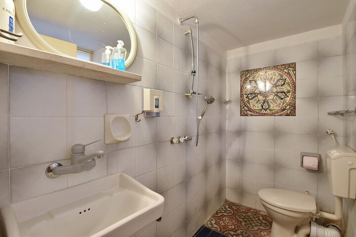 Room 18 of 21