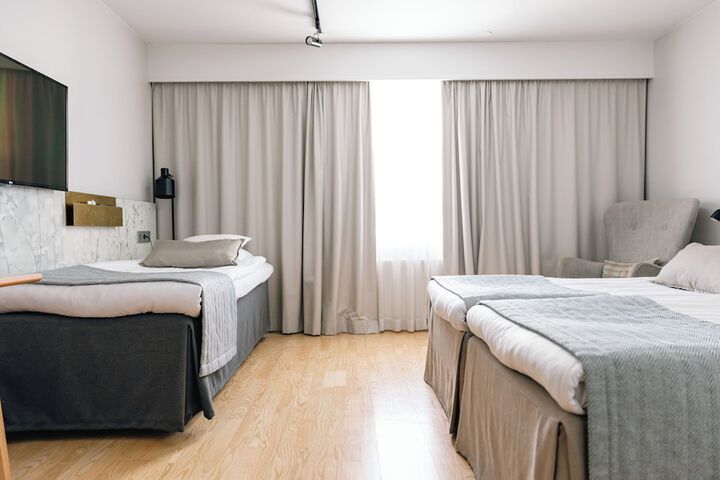 Room 8 of 35